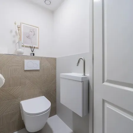 Haya Sieview - 'the Beach' * Haag