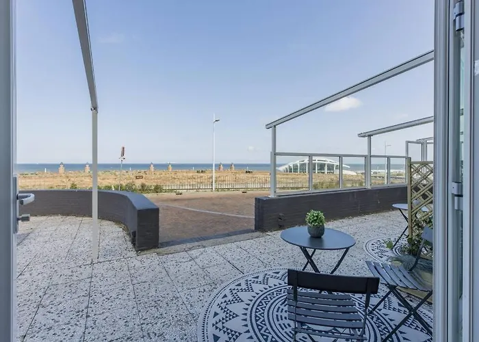 Haya Sieview - 'the Beach' La Haye